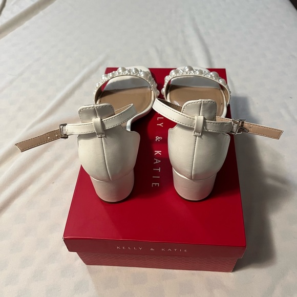 Kelly and Katie wedding shoe - Picture 3 of 3